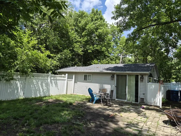 208 West St, Utica, IL 61373