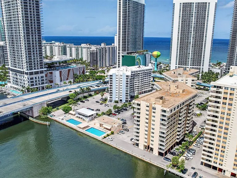 1817 S Ocean Dr #Penthouse 19 — Photo 32