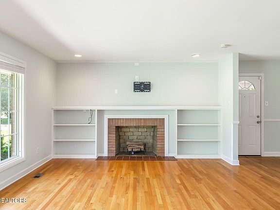 5th image of 7012 Gainesborough Dr