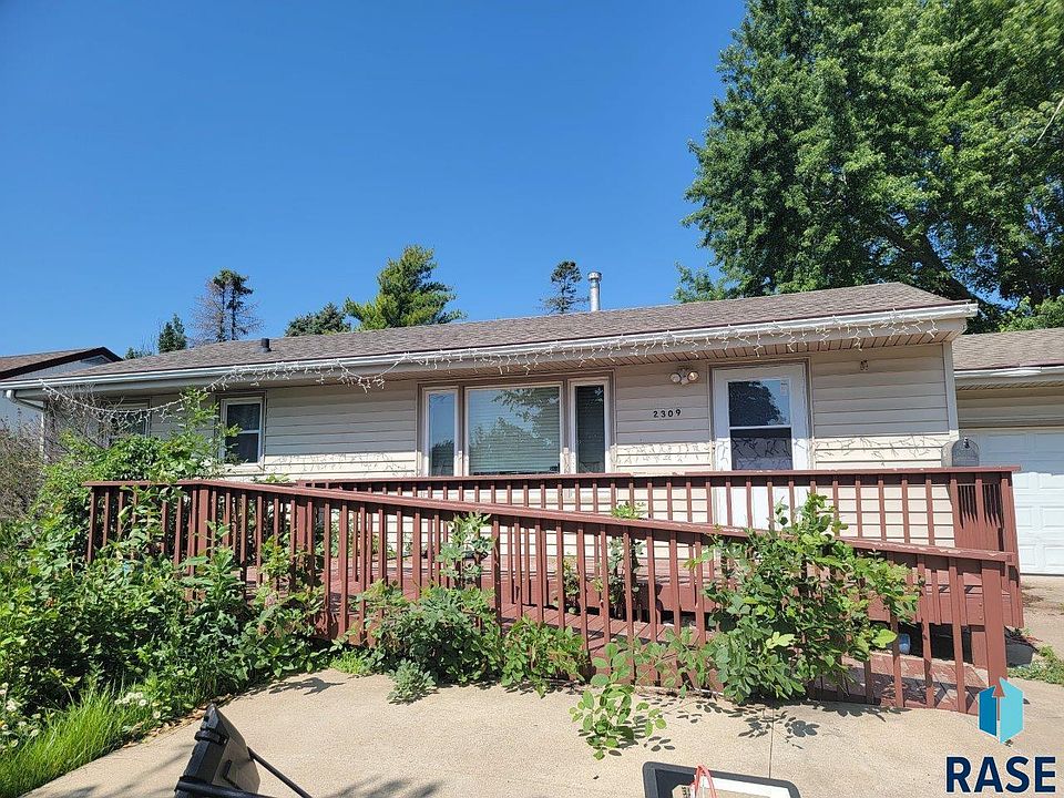 2nd image of 2309 S Crestwood Rd