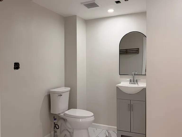 47 Vernon St E #1 — Photo 8