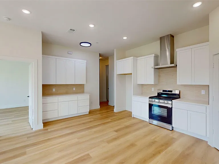 4416 Fatima Dr — Photo 8