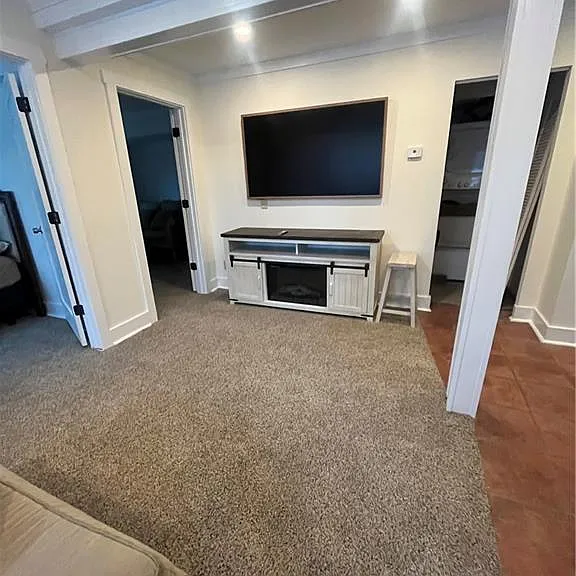 554 E Main Rd — Photo 7