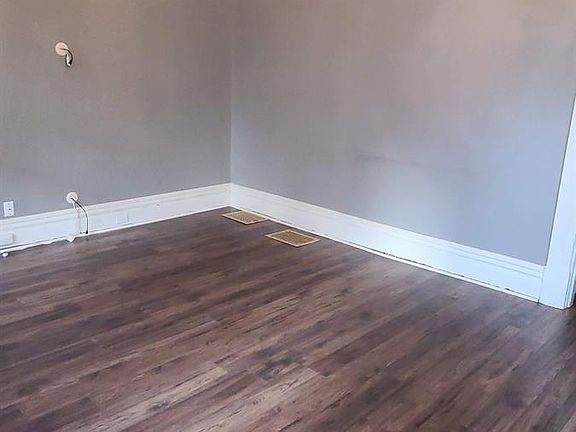 2nd image of 221 Congress Ave