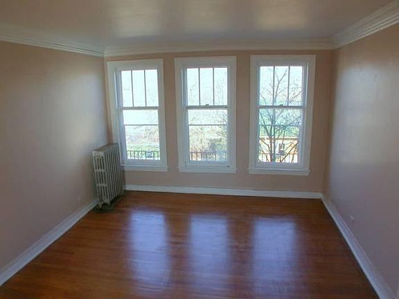 4th image of 3225 W Catalpa Ave #3