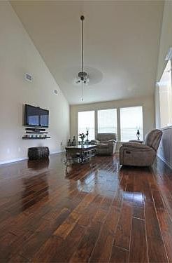 5th image of 1702 Lomita Dr
