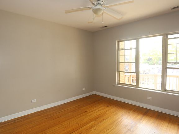 5th image of 5210 N Sawyer Ave #4