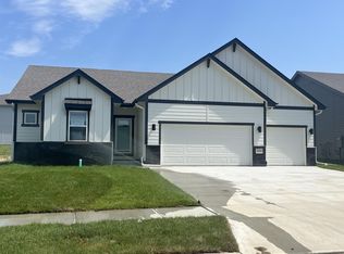 1865 Hemlock St, Council Bluffs, IA 51503