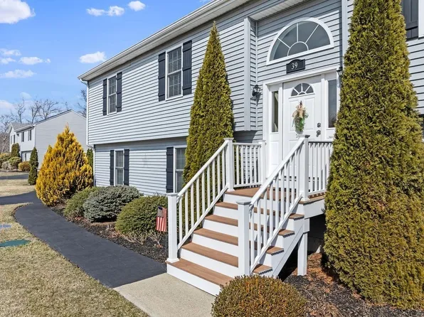 39 Oliver Way, Swansea, MA 02777