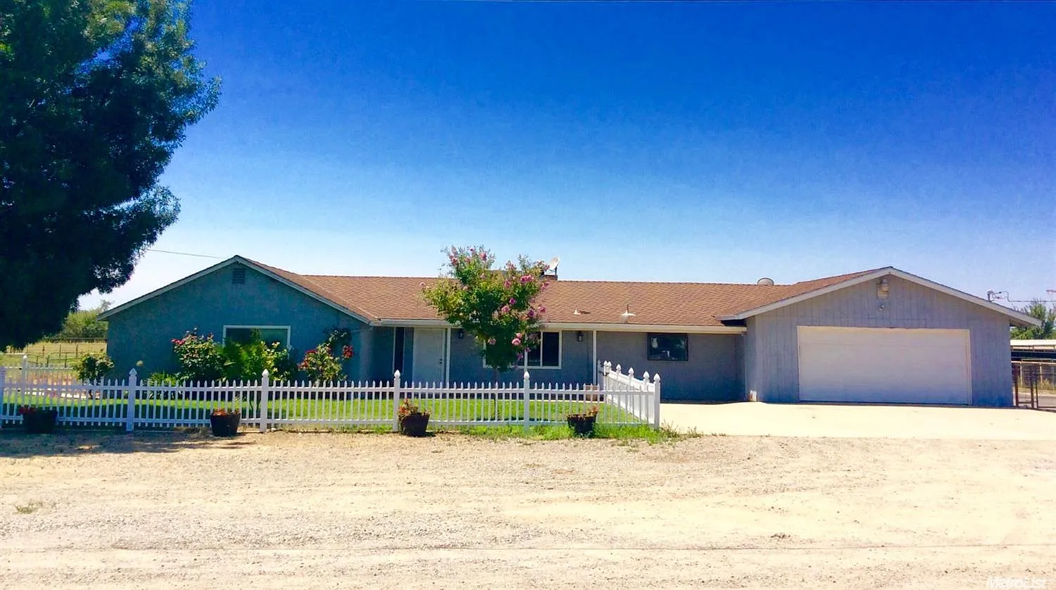 17975 Enterprise Rd photo 1