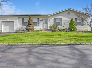 948 Vanada Dr, Toms River, NJ 08753