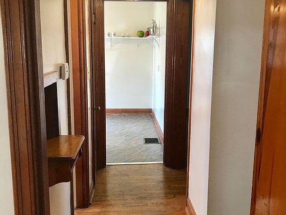 5th image of 2402 Bradley Ave #2