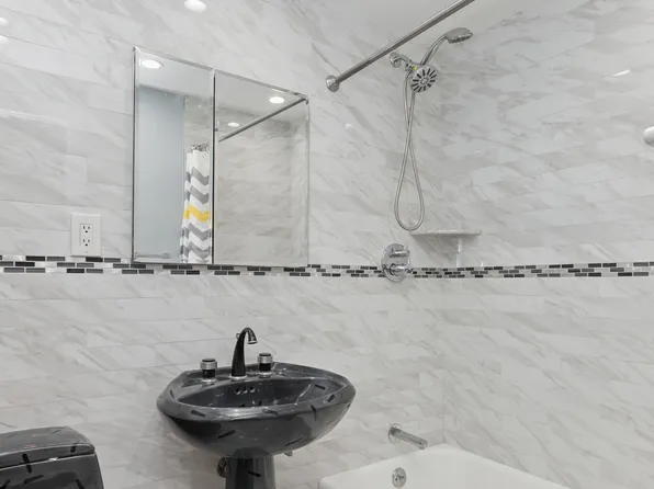 305 East 40th Street image 10 of 23