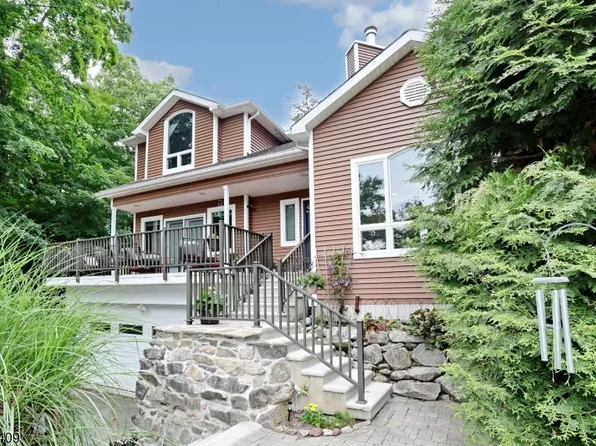 121 Magee Rd, Ringwood Boro, NJ 07456