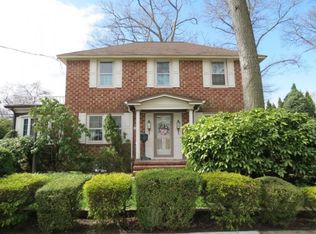 64 Argyle Pl, Rockville Centre, NY 11570