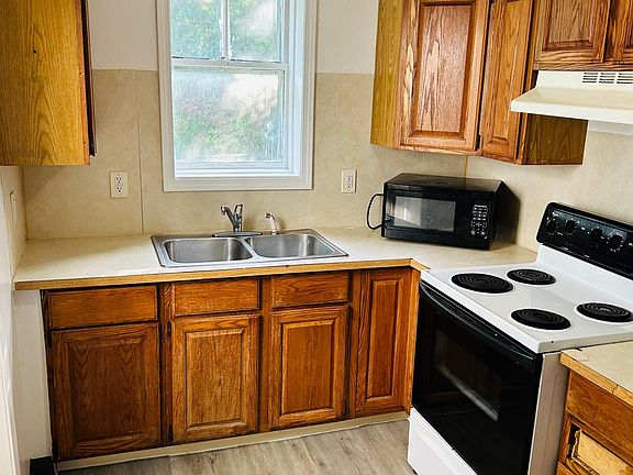 4th image of 104 Waterman Ave #1R