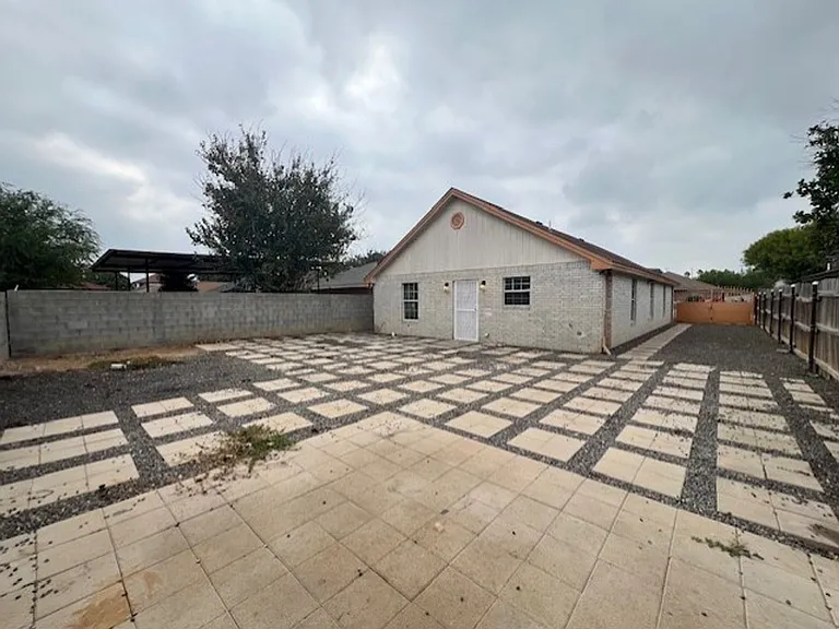 408 Badajoz Ln — Photo 19