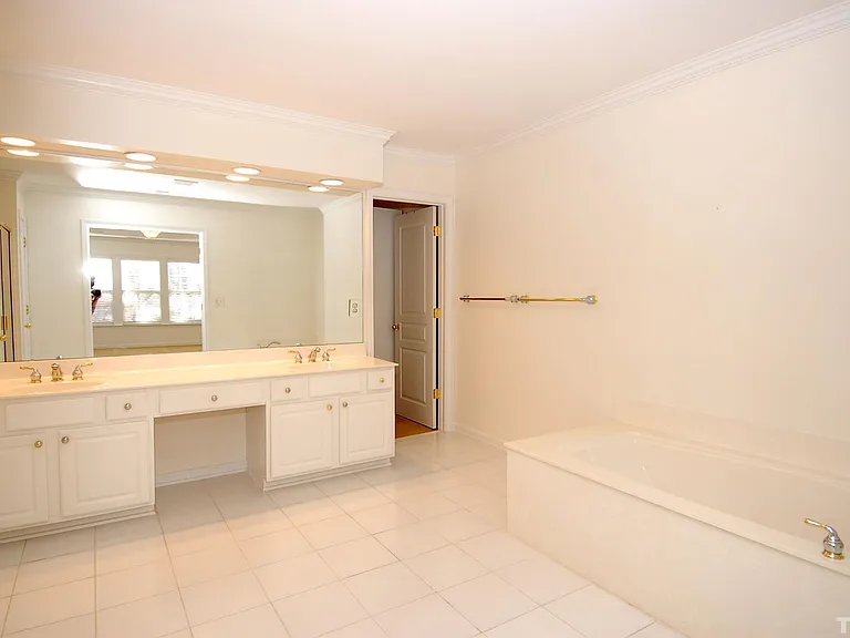 3611 Lion Ridge Ct — Photo 12