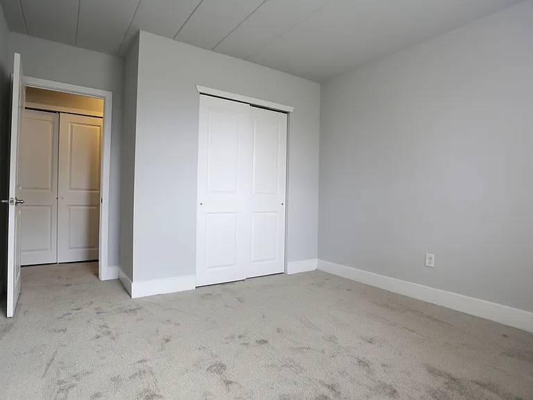 Leverington Court Apartments — Photo 9