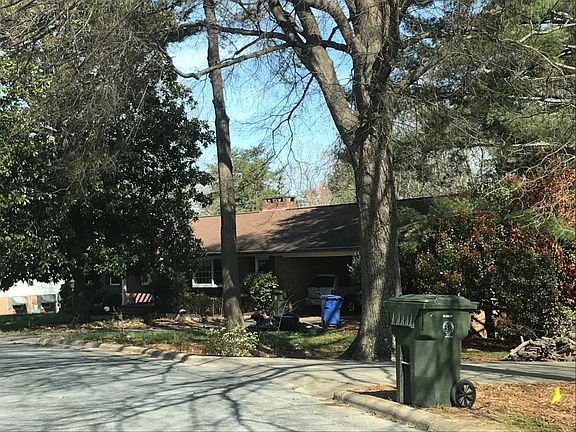 3rd image of 402 Hawthorne Rd