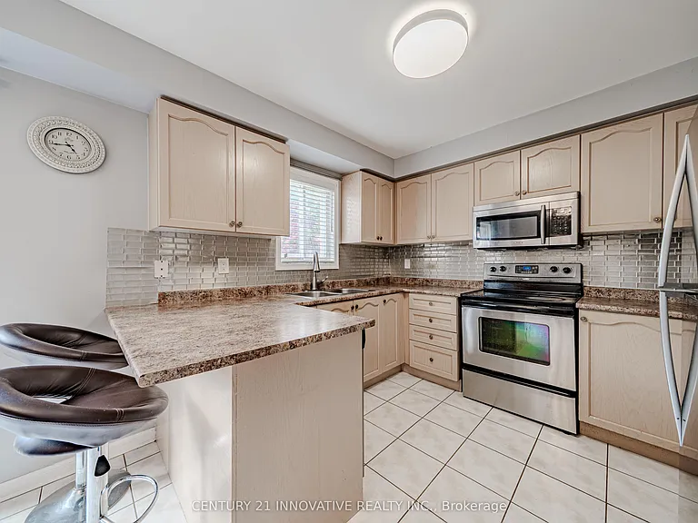 28 Samandria Ave #UPPER — Photo 17