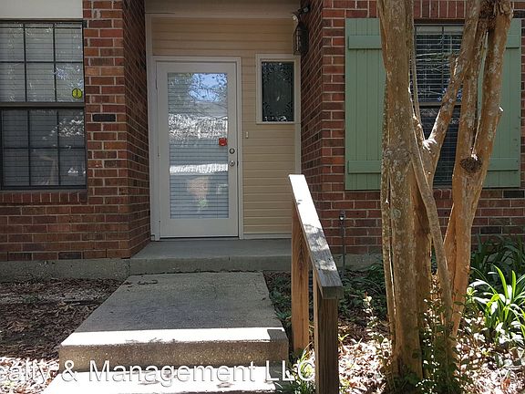 2nd image of 117 Horseshoe Dr APT 20