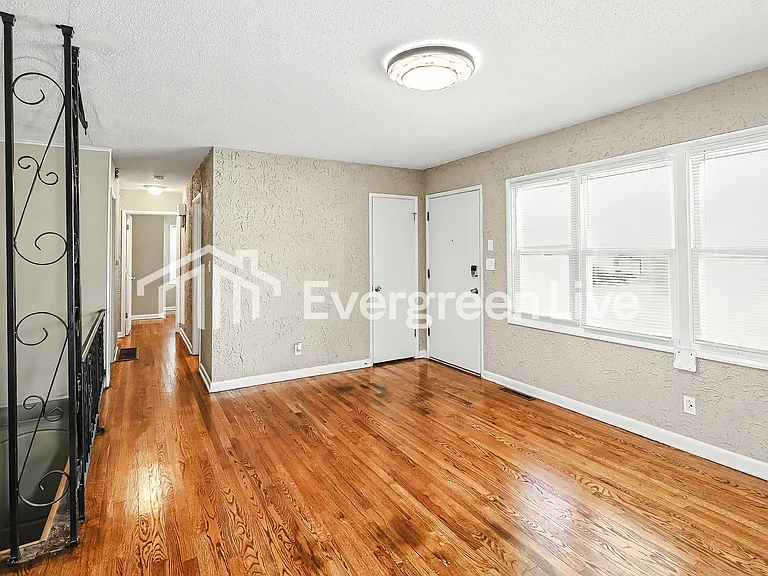509 N 80th Ter — Photo 4