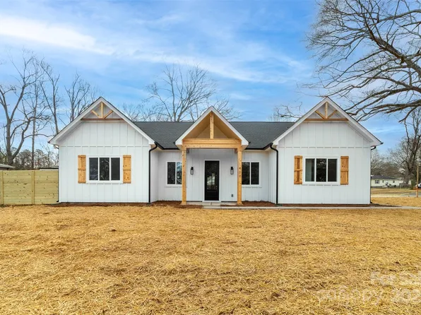 400 Belton Ave, Mount Holly, NC 28120