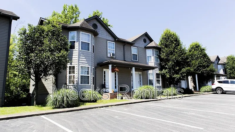 Ariel Pointe Townhomes — Photo 1