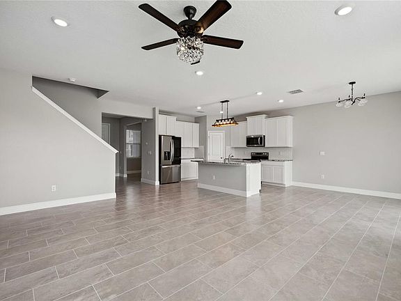 4th image of 2560 Warren Acres Blvd