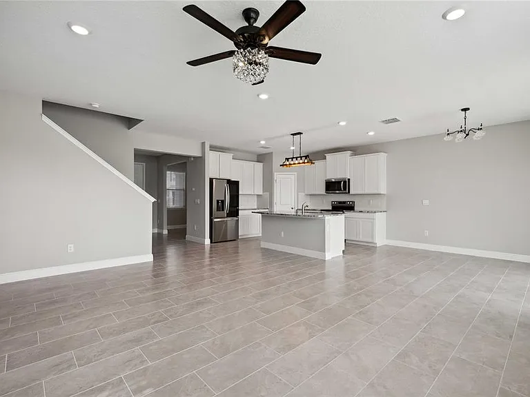 2560 Warren Acres Blvd — Photo 4