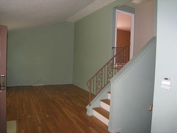 3rd image of 1737 Canterbury Dr