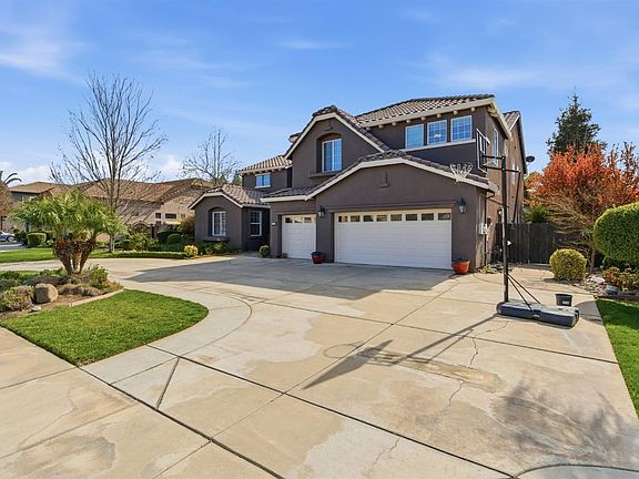 3rd image of 848 W Santos Ave