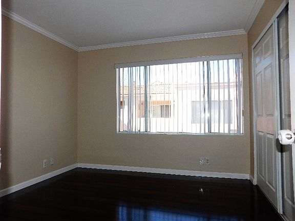 4th image of 24412 Valle Del Oro Unit 201