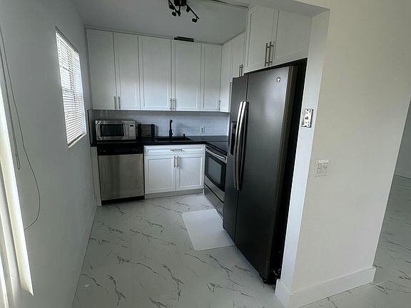 2nd image of 165 Brighton Dr #D