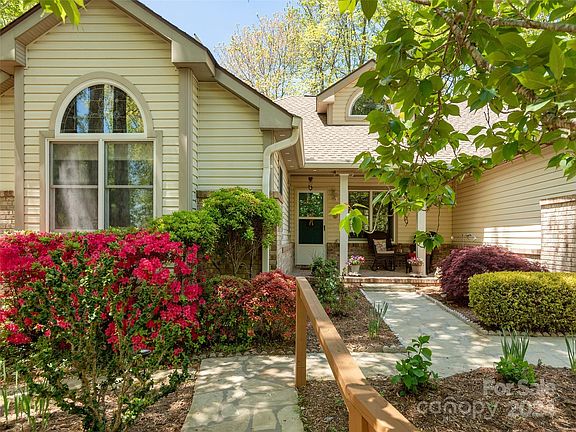 4th image of 310 Croydon Dr