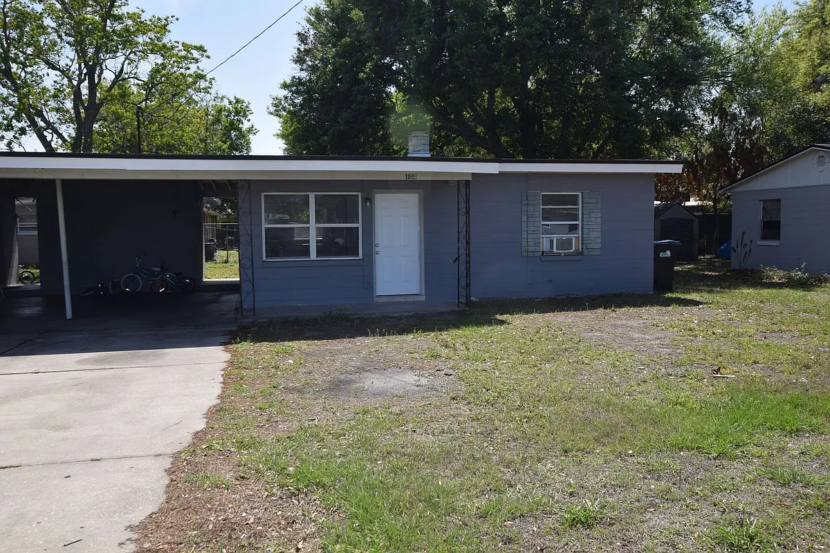 Building Photo - 104 W Lancaster Rd