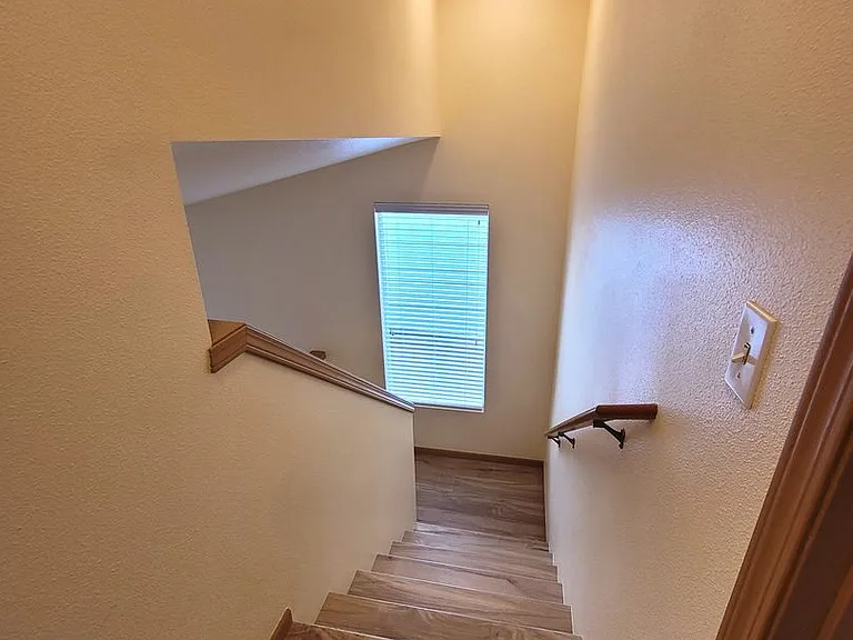 410 Holland Ave — Photo 22