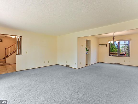 3rd image of 6672 Edgemont Blvd N