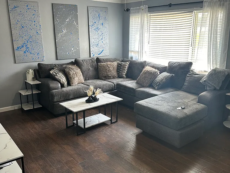 10707 Winthrop Ct — Photo 2