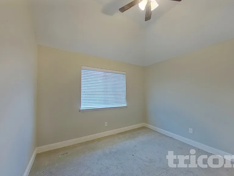 1301 Hearthstone Dr — Photo 4