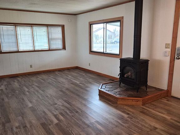 2nd image of 3635 NW Oak Ave
