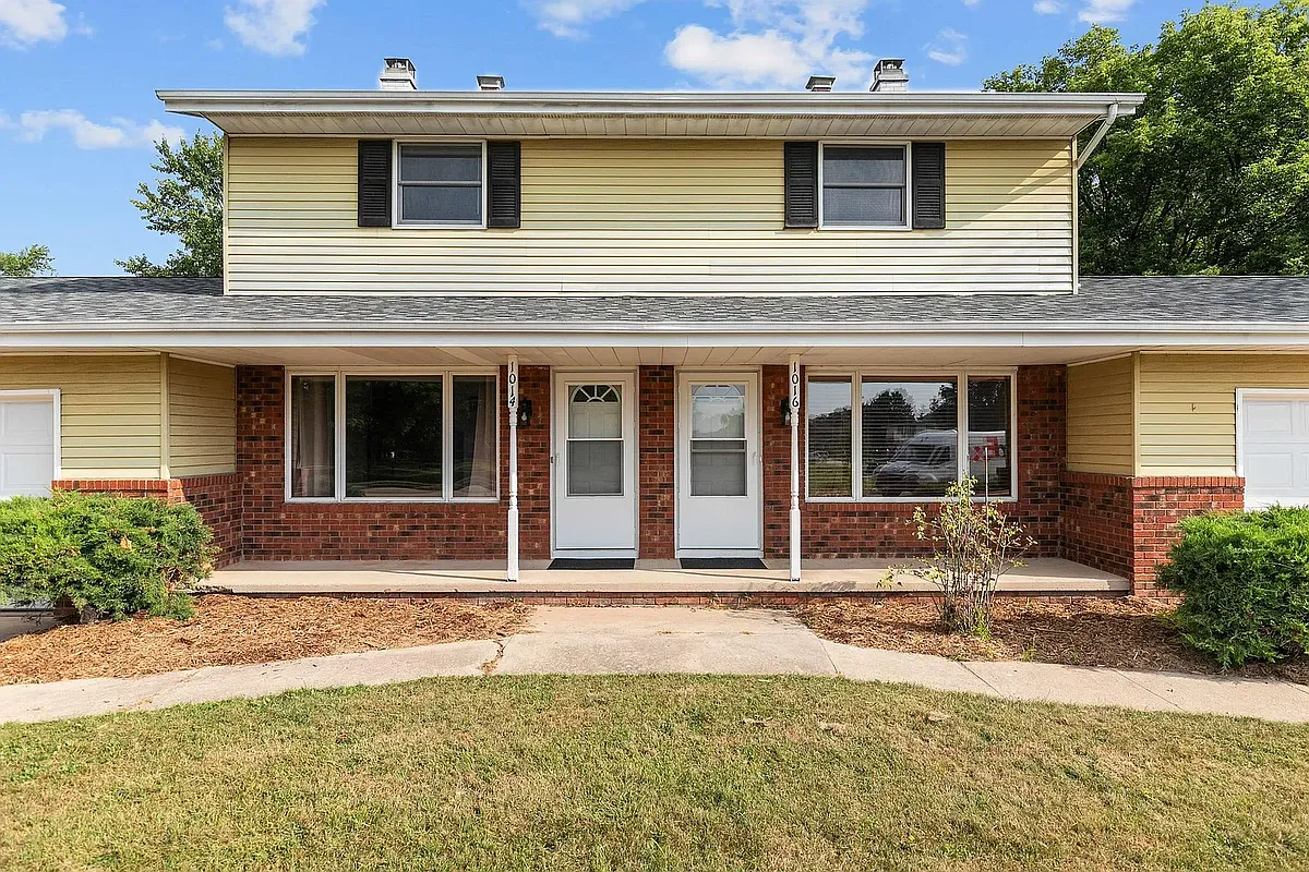 Front Porch - 1016 E Northwood Dr #2