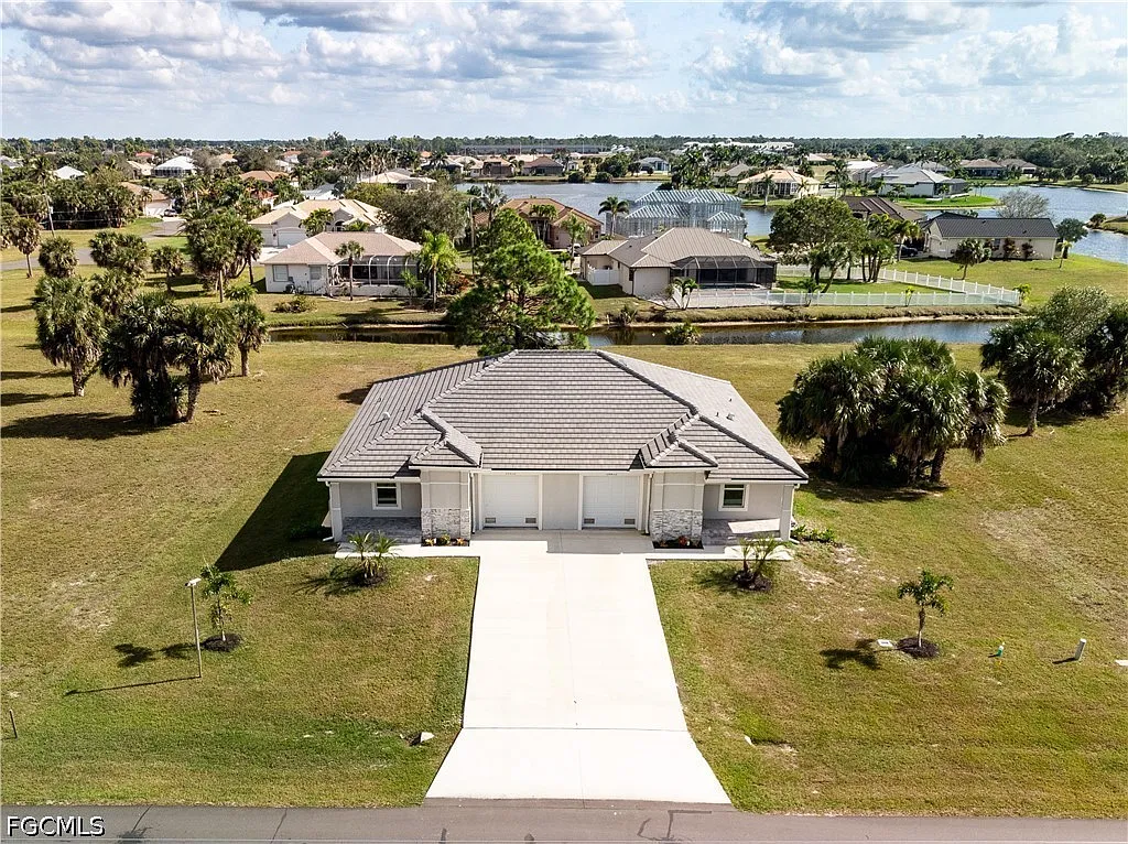 3 bed, 2.0 bath, 1250 sqft, $2,200 — Photo 2