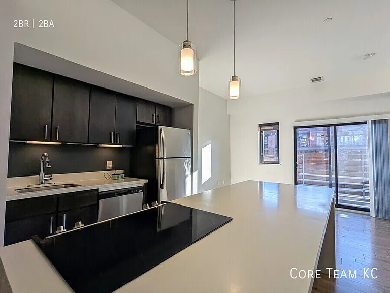 662 E 63rd St #103 — Photo 6