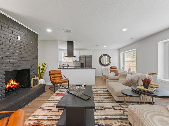3rd image of 15439 Indian Woods Dr
