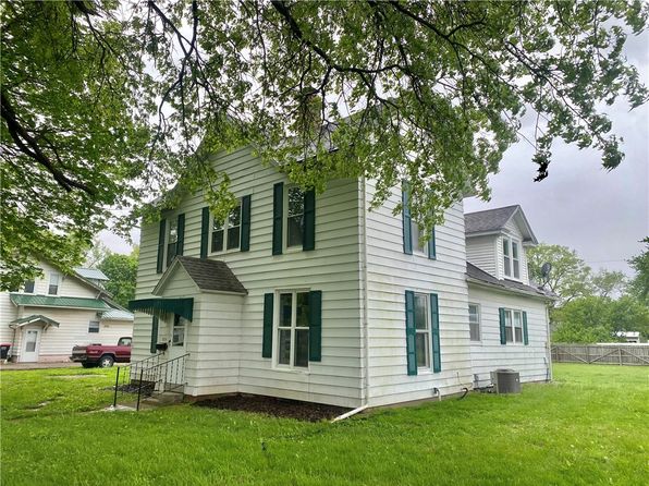 305 N Poplar St, Assumption, IL 62510
