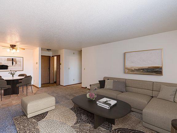Fargo, ND Auburn II Apartments | Living
