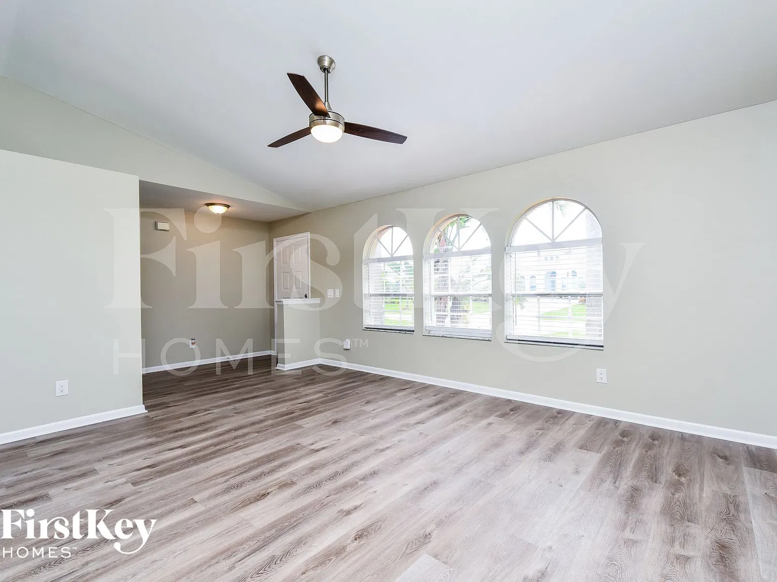 3 bed, 2.0 bath, 1684 sqft, $2,565 — Photo 3