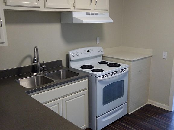 4th image of 1300 Dugdale St #B